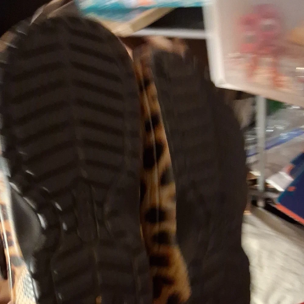 CROCS Leopard Print Fuzzy Lined Clog Sandals - Brown Black - Picture 6 of 7